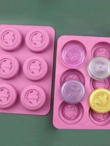 6 Holes Round Bee Pattern Silicone Mould - Image 4