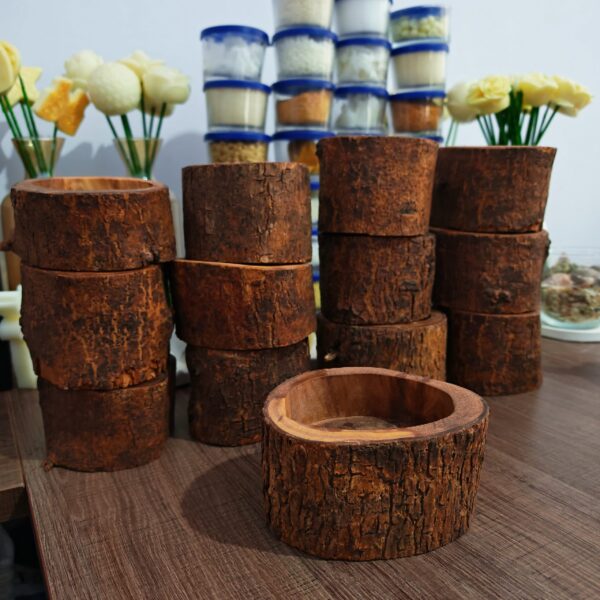 حامل الشموع الخشبي