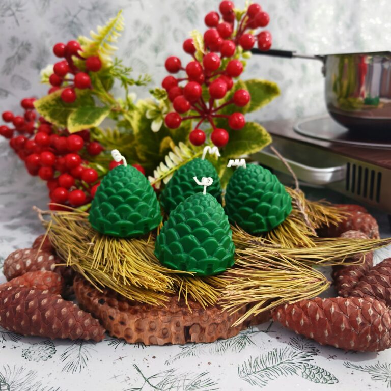 قالب شمعة الصنوبر الشتوية